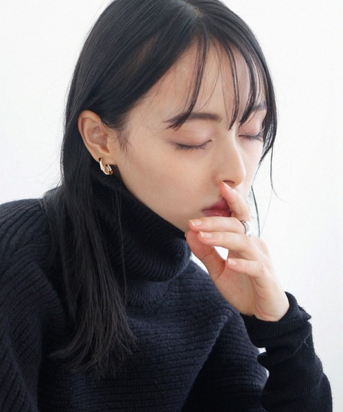 LIAN（リアン）の「ニュアンスメタルフープピアス（ピアス（両耳用）・レディース・ゴールド/シルバー・FREE）」の7枚目の写真