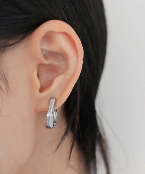 LIAN（リアン）の「ニュアンスメタルフープピアス（ピアス（両耳用）・レディース・ゴールド/シルバー・FREE）」の13枚目の写真