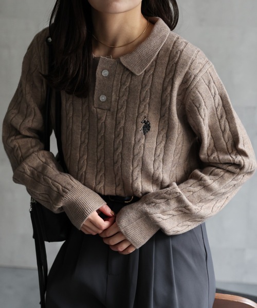 U.S. POLO ASSN.（ユーエスポロアッスン）の「ap retro別注【U.S. POLO ASSN./ユーエスポロアッスン】ワンポイントケーブルニットポロ（ニット/セーター・レディース・グレー/ライトピンク/ブラック/アイボリー/ベージュ/グリーン・L/M）」の4枚目の写真