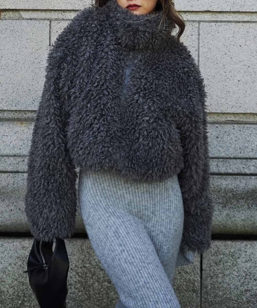 esutoreja（エストレジャ）の「プードルファーショートコート（その他アウター・レディース・チャコールアッシュ/アイボリー/ブラック・FREE）」の3枚目の写真