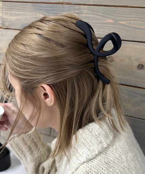 poiregnee（ポワニェ）の「［select］ドローイングヘアクリップ（バレッタ/ヘアクリップ・レディース・ブラック/アイボリー/グレイッシュベージュ・FREE）」の5枚目の写真