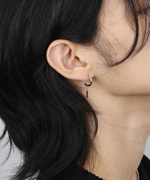 【PDPAOLA】アシンメトリー ツイストフープ ピアス 関税送料込 PDPAOLA】アシンメトリー ツイストフープ ピアス 関税送料込