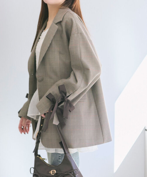 OLIVE des OLIVE(オリーブデオリーブ)の「【リボン取り外し可能】袖リボンテーラードジャケット(その他アウター・レディース・チャコールグレー/ブラウン系その他/キャメル・FREE)」の7枚目の写真