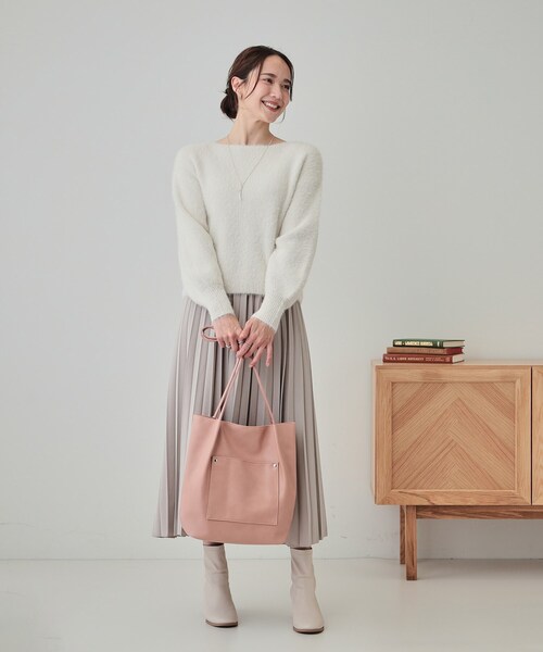 SHOO・LA・RUE(シューラルー)の「オイルレザー風つまみハンドルトート(トートバッグ・レディース・ブラック/ベージュ系4/ベージュ系その他7/イエロー/ピンク系/グリーン・00)」の20枚目の写真
