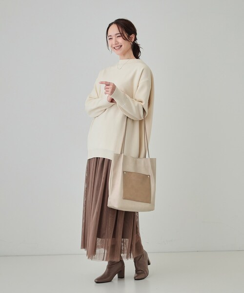 SHOO・LA・RUE(シューラルー)の「オイルレザー風つまみハンドルトート(トートバッグ・レディース・ブラック/ベージュ系4/ベージュ系その他7/イエロー/ピンク系/グリーン・00)」の22枚目の写真