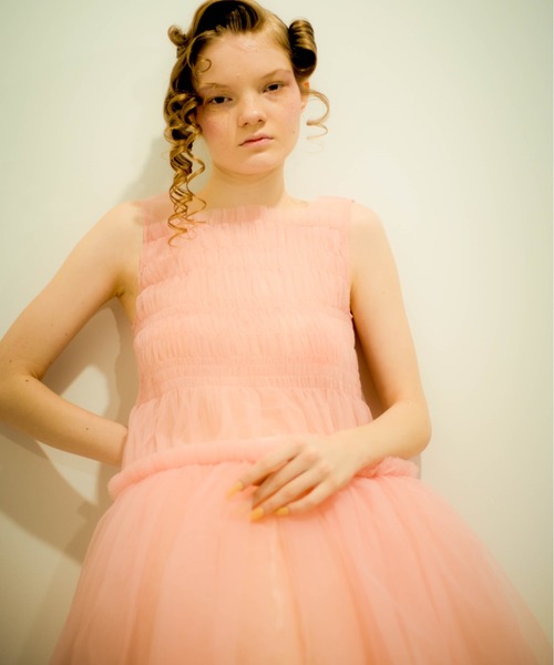 Carmelo（カーメロ）の「LULU TABLIER DRESS / バックベルト チュール 