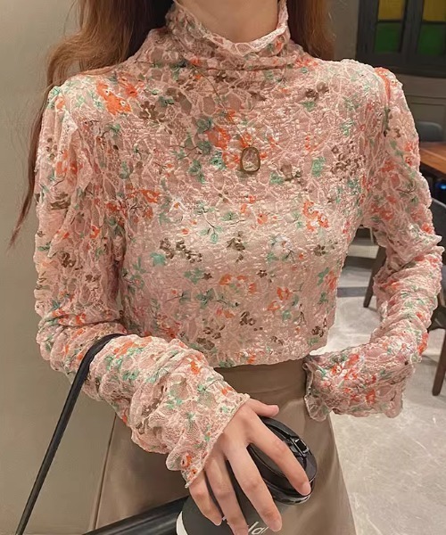 CELENA BEATS(セレナビーツ)の「花柄 メローシャーリング レース シアートップス(Tシャツ/カットソー・レディース・アイボリー/グリーン/ライトブルー/ネイビー/ブラウン/ピンク・FREE)」の2枚目の写真