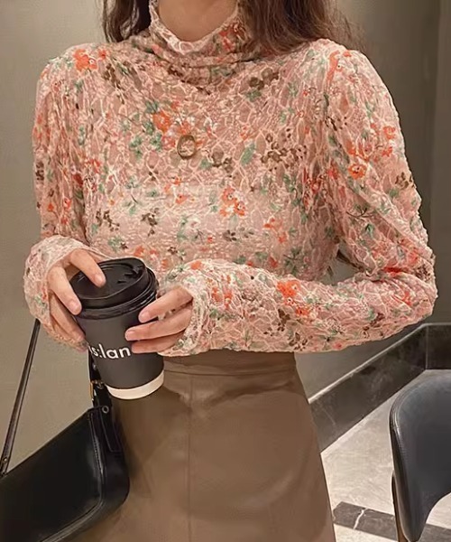 CELENA BEATS(セレナビーツ)の「花柄 メローシャーリング レース シアートップス(Tシャツ/カットソー・レディース・アイボリー/グリーン/ライトブルー/ネイビー/ブラウン/ピンク・FREE)」の8枚目の写真