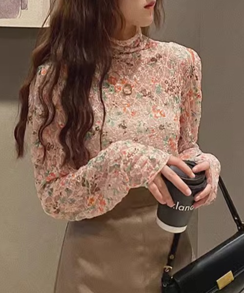 CELENA BEATS(セレナビーツ)の「花柄 メローシャーリング レース シアートップス(Tシャツ/カットソー・レディース・アイボリー/グリーン/ライトブルー/ネイビー/ブラウン/ピンク・FREE)」の10枚目の写真