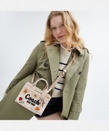 COACH（コーチ）の「カーゴ トート バッグ 20・スケッチ プリント