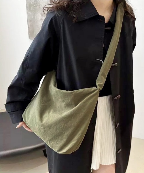 ad thie(アドティエ)の「ギャザーストラップ ショルダーバッグ(ショルダーバッグ・レディース・ライトグレー/ベージュ/ブラック/カーキ・FREE)」の7枚目の写真