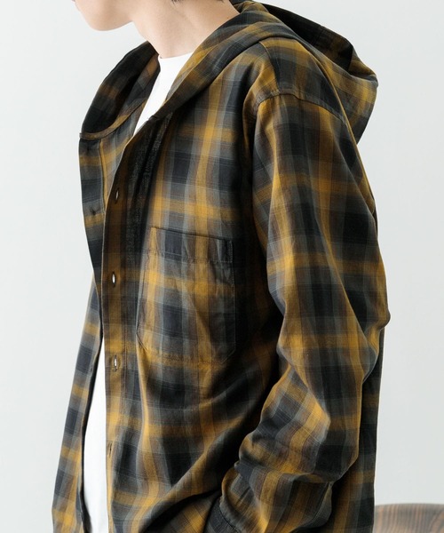 ITEMS URBANRESEARCH（アイテムズ アーバンリサーチ）の「オンブレチェック シャツパーカー（シャツ/ブラウス・メンズ・ブラック/ブラウン/ベージュ・MEDIUM/LARGE）」の10枚目の写真