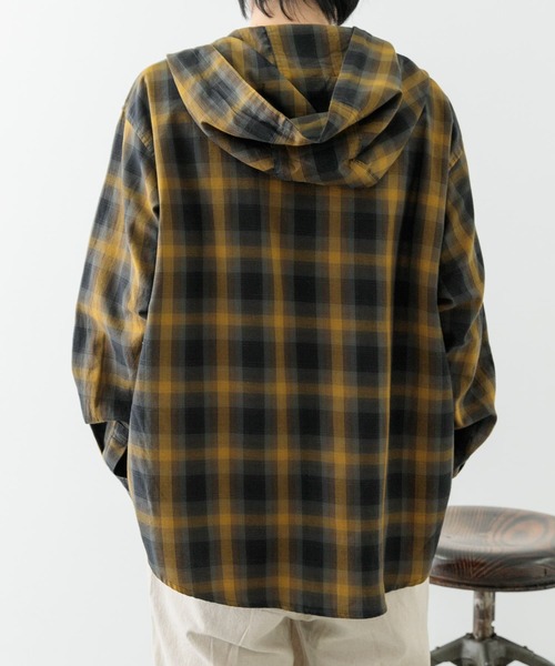 ITEMS URBANRESEARCH（アイテムズ アーバンリサーチ）の「オンブレチェック シャツパーカー（シャツ/ブラウス・メンズ・ブラック/ブラウン/ベージュ・MEDIUM/LARGE）」の11枚目の写真