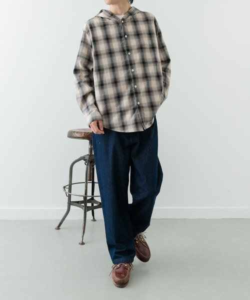 ITEMS URBANRESEARCH（アイテムズ アーバンリサーチ）の「オンブレチェック シャツパーカー（シャツ/ブラウス・メンズ・ブラック/ブラウン/ベージュ・MEDIUM/LARGE）」の16枚目の写真