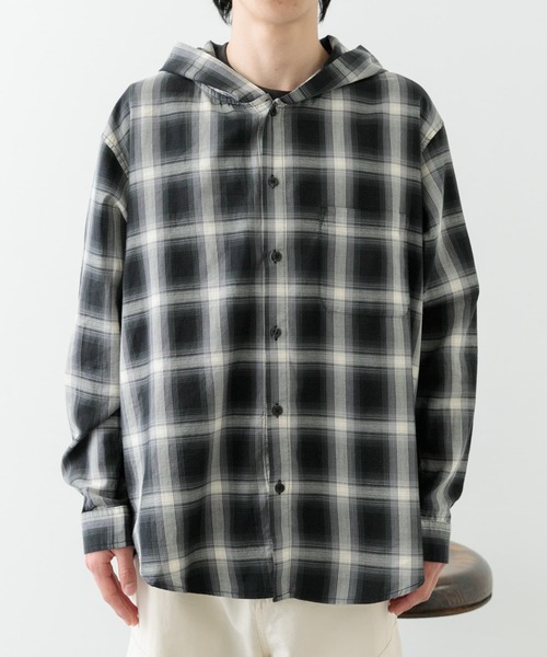 ITEMS URBANRESEARCH（アイテムズ アーバンリサーチ）の「オンブレチェック シャツパーカー（シャツ/ブラウス・メンズ・ブラック/ブラウン/ベージュ・MEDIUM/LARGE）」の17枚目の写真