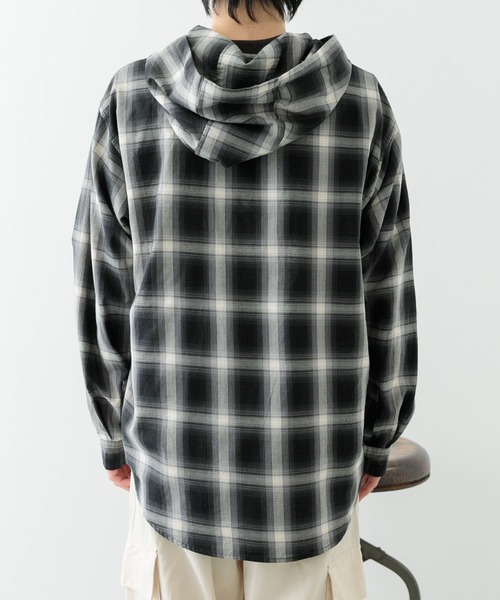 ITEMS URBANRESEARCH（アイテムズ アーバンリサーチ）の「オンブレチェック シャツパーカー（シャツ/ブラウス・メンズ・ブラック/ブラウン/ベージュ・MEDIUM/LARGE）」の19枚目の写真