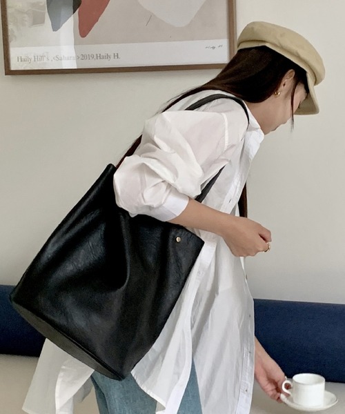 ROOPTOKYO(ループトウキョウ)の「Fake Leather One shoulder bag with pouch/フェイクレザー ポーチ付き ワンショルダーバッグ 秋物 秋服 2026年秋冬(ショルダーバッグ・レディース・ブラック/アイボリー/ピンク/キャメル/ブラウン/イエロー/ベージュ・FREE)」の3枚目の写真