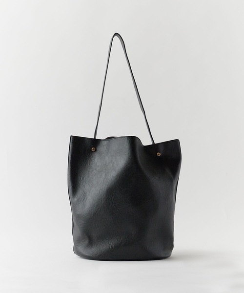 ROOPTOKYO(ループトウキョウ)の「Fake Leather One shoulder bag with pouch/フェイクレザー ポーチ付き ワンショルダーバッグ 秋物 秋服 2026年秋冬(ショルダーバッグ・レディース・ブラック/アイボリー/ピンク/キャメル/ブラウン/イエロー/ベージュ・FREE)」の11枚目の写真
