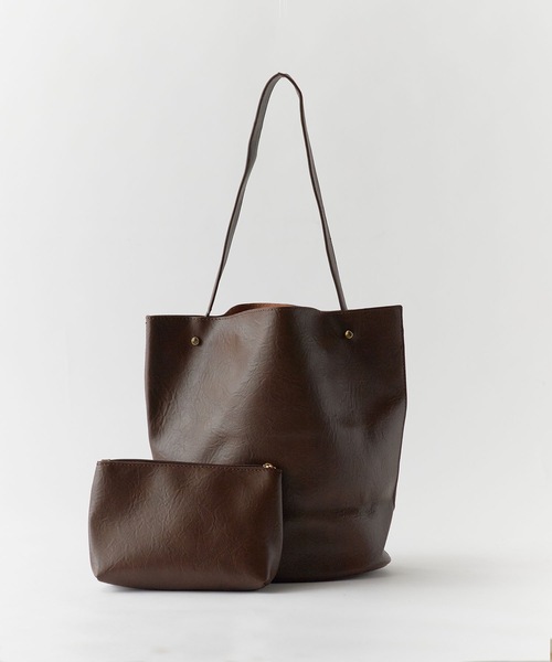 ROOPTOKYO(ループトウキョウ)の「Fake Leather One shoulder bag with pouch/フェイクレザー ポーチ付き ワンショルダーバッグ 秋物 秋服 2026年秋冬(ショルダーバッグ・レディース・ブラック/アイボリー/ピンク/キャメル/ブラウン/イエロー/ベージュ・FREE)」の13枚目の写真