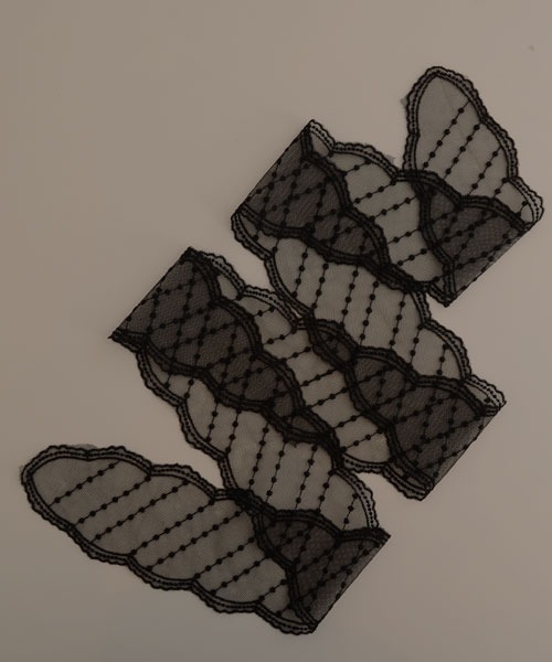 TONE SELECT GOODS(トーンセレクトグッズ)の「【resonance】レース デザイン スカーフリボン【マルチウェイ/5パターン展開】(バンダナ/スカーフ・レディース・ホワイト系1/ホワイト系3/ホワイト系4/ホワイト系5/ブラック系1/ブラック系2/ブラック系3/ブラック系4/ブラック系5/ホワイト系2・FREE)」の6枚目の写真