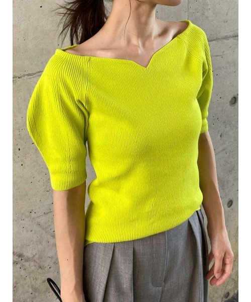 Mila Owen（ミラオーウェン）の「デコルテ構築パフスリーブニットプルオーバー（ニット/セーター・レディース・ライム/ベージュ/ブラック・0/1）」の3枚目の写真