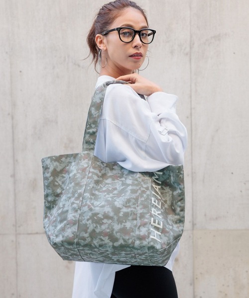 HEREIAM（ヘレイアム）の「【HEREIAM】撥水/ＷロゴマルチトートBAG（トートバッグ・レディース・カモフラージュ/レオパード/レッド/バイオレット/ブラック・FREE）」の2枚目の写真