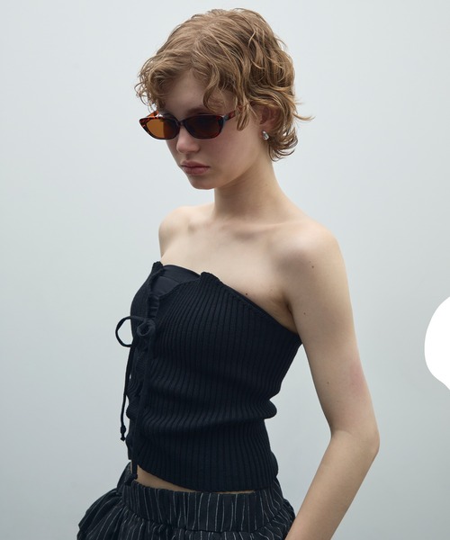 uyu.（ウユ）の「レースアップリブニットビスチェ（チューブトップ・レディース・ブルー/レッド/ブラック/アイボリー・FREE）」の5枚目の写真