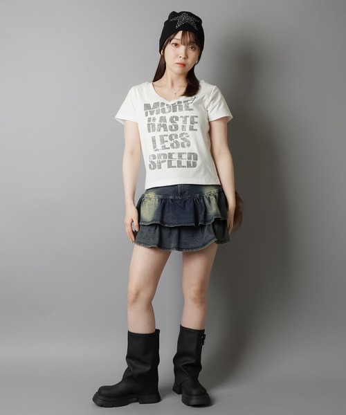 SPINNS（スピンズ）の「【デコルテを見せるのが、ギャルではマスト】平成ギャルTシャツ/Vネッククロスロゴ（Tシャツ/カットソー・レディース・オフホワイト/ブラック/ピンク系その他・ONESIZE）」の16枚目の写真