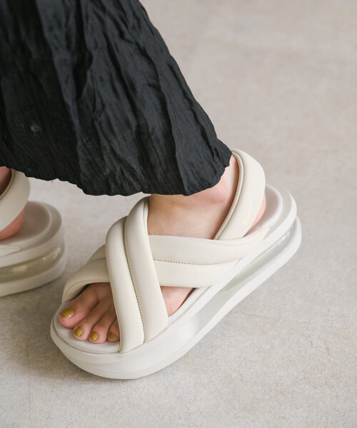 NIKE(ナイキ)の「WMNS AIR MAX ISLA SANDAL(サンダル・レディース・ホワイト/ブラック/ブラック系その他・24cm/23cm)」の2枚目の写真