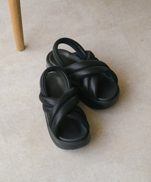 NIKE(ナイキ)の「WMNS AIR MAX ISLA SANDAL(サンダル・レディース・ホワイト/ブラック/ブラック系その他・24cm/23cm)」の3枚目の写真