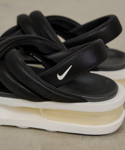 NIKE(ナイキ)の「WMNS AIR MAX ISLA SANDAL(サンダル・レディース・ホワイト/ブラック/ブラック系その他・24cm/23cm)」の4枚目の写真