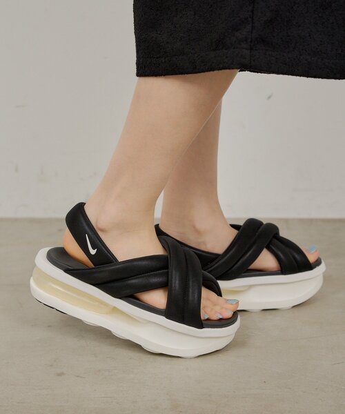 NIKE(ナイキ)の「WMNS AIR MAX ISLA SANDAL(サンダル・レディース・ホワイト/ブラック/ブラック系その他・24cm/23cm)」の6枚目の写真