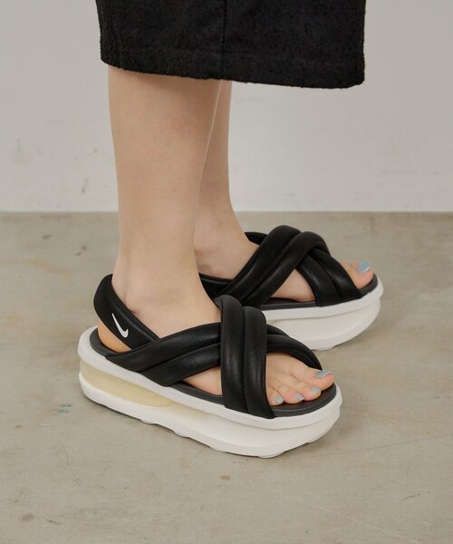 NIKE(ナイキ)の「WMNS AIR MAX ISLA SANDAL(サンダル・レディース・ホワイト/ブラック/ブラック系その他・24cm/23cm)」の8枚目の写真