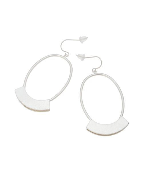 Lugnoncure(ルノンキュール)の「シルバーモチーフピアス《2025summer catalog item》(ピアス(両耳用)・レディース・シルバー・F)」の1枚目の写真
