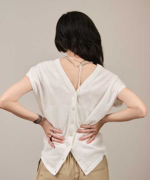 SALON adam et rope'（サロン アダム エ ロペ）の「リネンニットベスト2WAYカーディガン［ドライタッチ・洗える］（カーディガン/ボレロ・レディース・カーキ/ブラック/オフホワイト/ブルー/ピンク・FREE）」の2枚目の写真