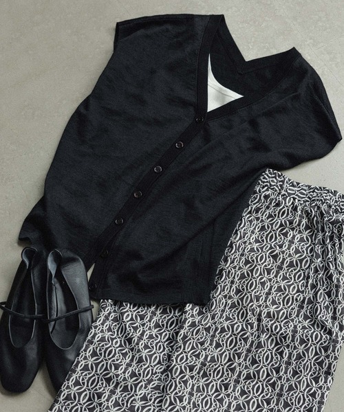 SALON adam et rope'（サロン アダム エ ロペ）の「リネンニットベスト2WAYカーディガン［ドライタッチ・洗える］（カーディガン/ボレロ・レディース・カーキ/ブラック/オフホワイト/ブルー/ピンク・FREE）」の11枚目の写真