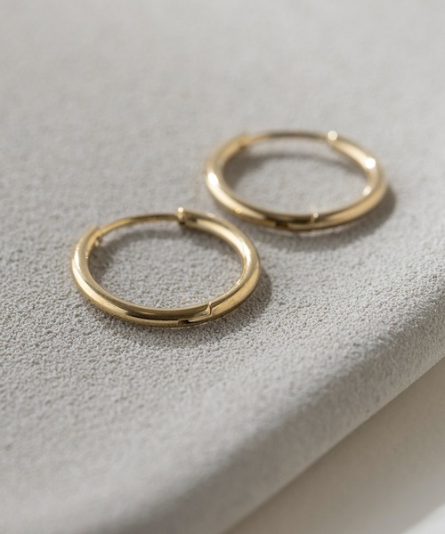 MAISON BREEZE（メゾンブリーズ）の「【MAISON BREEZE】ピアス ステンレス 細幅 丸甲 直径1.5cm ミニ シンプル ワンタッチ フープピアス　OSWY（ピアス（両耳用）・レディース・ゴールド/ブラック/シルバー・FREE）」の5枚目の写真