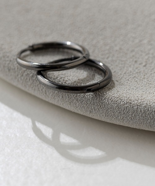 MAISON BREEZE（メゾンブリーズ）の「【MAISON BREEZE】ピアス ステンレス 細幅 丸甲 直径1.5cm ミニ シンプル ワンタッチ フープピアス　OSWY（ピアス（両耳用）・レディース・ゴールド/ブラック/シルバー・FREE）」の10枚目の写真
