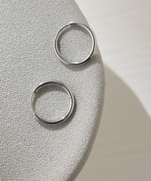 MAISON BREEZE（メゾンブリーズ）の「【MAISON BREEZE】ピアス ステンレス 細幅 丸甲 直径1.5cm ミニ シンプル ワンタッチ フープピアス　OSWY（ピアス（両耳用）・レディース・ゴールド/ブラック/シルバー・FREE）」の14枚目の写真