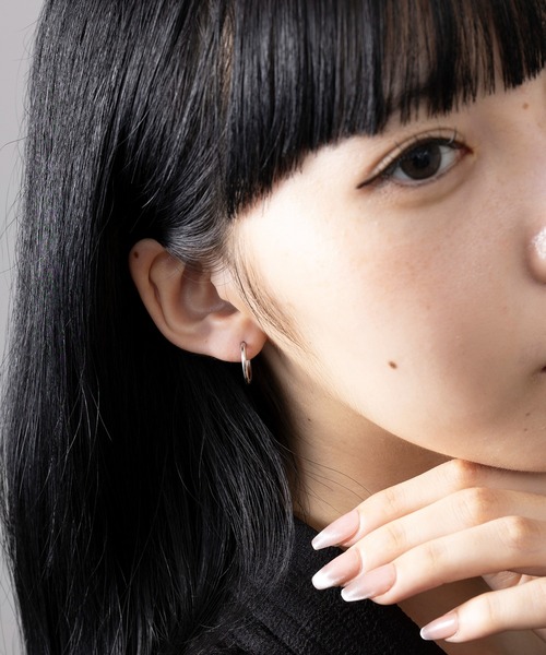 MAISON BREEZE（メゾンブリーズ）の「【MAISON BREEZE】ピアス ステンレス 細幅 丸甲 直径1.5cm ミニ シンプル ワンタッチ フープピアス　OSWY（ピアス（両耳用）・レディース・ゴールド/ブラック/シルバー・FREE）」の17枚目の写真