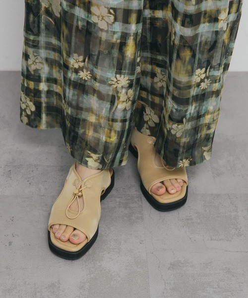 KBF（ケイビーエフ）の「カットデザインフラットサンダル（サンダル・レディース・ブラック/ベージュ/オレンジ・36/38/37）」の4枚目の写真