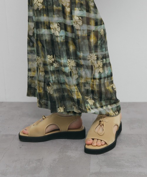 KBF（ケイビーエフ）の「カットデザインフラットサンダル（サンダル・レディース・ブラック/ベージュ/オレンジ・36/38/37）」の6枚目の写真