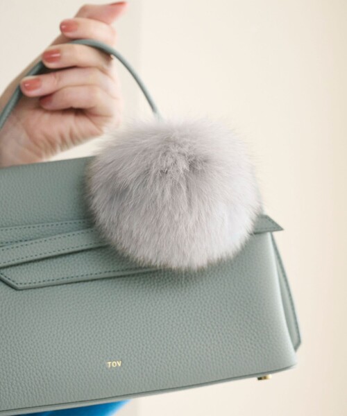 UNITED ARROWS（ユナイテッドアローズ）の「ファー ポンポン チャーム（キーホルダー・レディース・ブラック/ライトピンク/ライトグレー/ピンク/レッド/ベージュ/イエロー・FREE）」の8枚目の写真