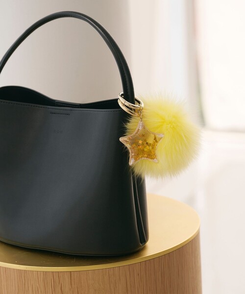 UNITED ARROWS（ユナイテッドアローズ）の「ファー ポンポン チャーム（キーホルダー・レディース・ブラック/ライトピンク/ライトグレー/ピンク/レッド/ベージュ/イエロー・FREE）」の11枚目の写真