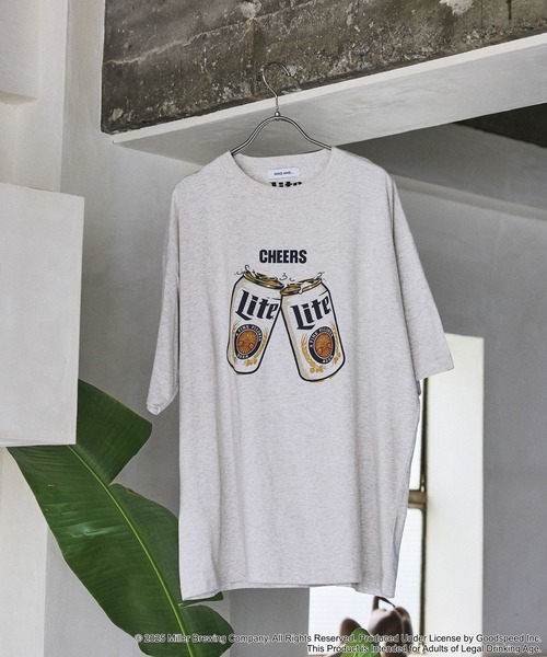 niko and...(ニコアンド)の「【COOR LIGHTS / MILLER LITE】コラボプリントTシャツ(Tシャツ/カットソー・メンズ・グレー/イエロー/ネイビー/ホワイト・MEDIUM/LARGE)」の2枚目の写真