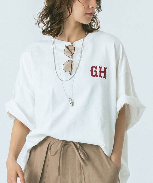 ROSE BUD(ローズバッド)の「(GENE HEAVENS)EMBROIDERY BIG TEE(Tシャツ/カットソー・レディース・ホワイト/チャコール・ONE SIZE)」の1枚目の写真