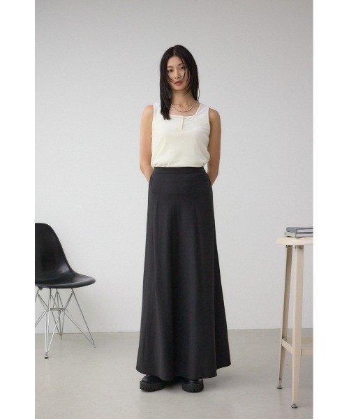 AZUL by moussy（アズールバイマウジー）の「セミフレアスカート（スカート・レディース・ブラウン/ブラック/グレイッシュベージュ・MEDIUM/SMALL）」の5枚目の写真