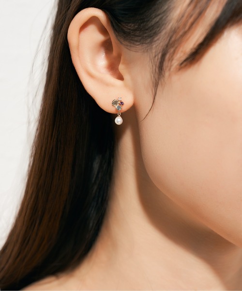 Jewel closet by L&Co.(ジュエルクローゼットバイエルアンドコー)の「K10 シェルパール カラーストーン ピアス(ピアス(両耳用)・レディース・イエローゴールド・FREE)」の3枚目の写真