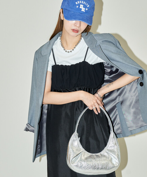 PUBLUX(パブリュクス)の「PUBLUX/パブリュクス 異素材 シャーリング サテン ワンピース 限定展開(ワンピース・レディース・ベージュ/ブラック・フリ-)」の2枚目の写真