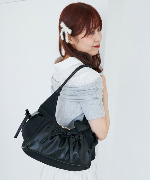 MAJESTIC LEGON（マジェスティックレゴン）の「ギャザーポケットリボンバッグ（ショルダーバッグ・レディース・ブラウン/ブラック・FREE）」の2枚目の写真